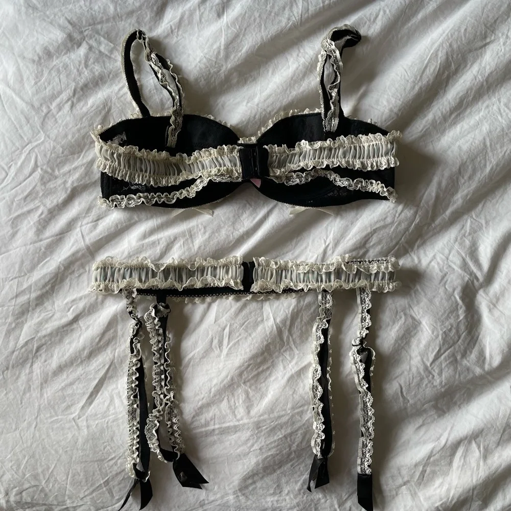 SOLD Agent Provocateur Black lace/ivory chiffon bra & suspender Size small NWOT - Picture 2 of 9